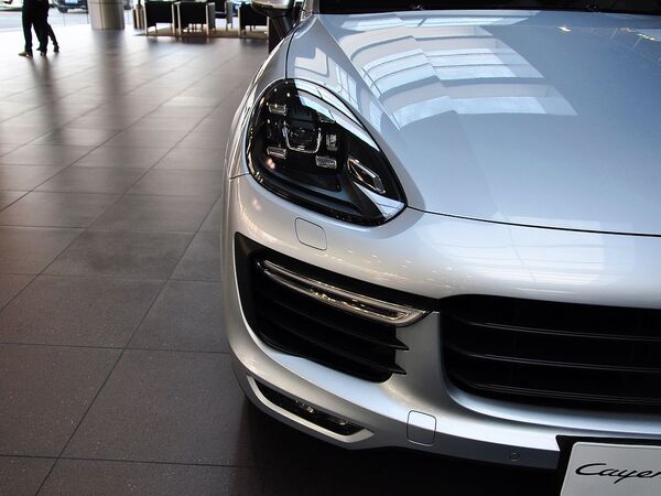 保时捷  Cayenne Turbo 4.8T 右前大灯