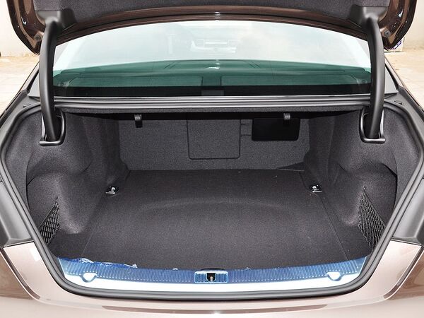 奥迪(进口)  50 TFSI 后备箱局部特写