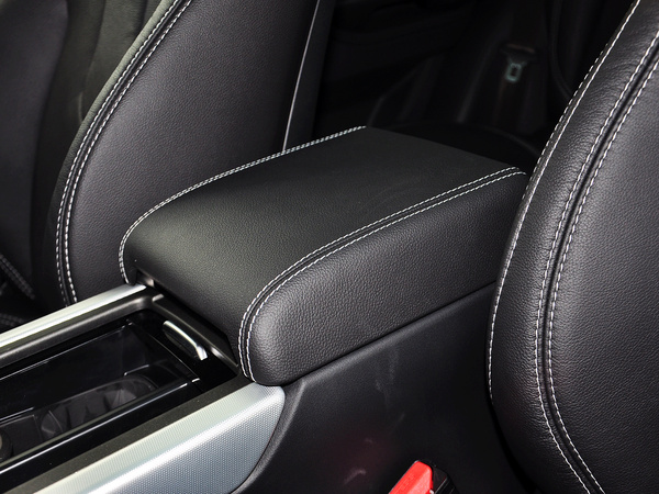 路虎  2.0T 前排座椅中央中间