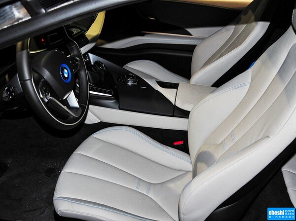 BMW i  1.5T 自动 前排空间