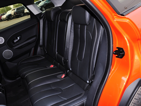 路虎 2.0T 第二排座椅45度视角