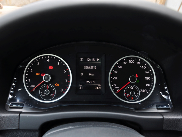 上海大众  1.8TSI 自动 方向盘后方仪表盘