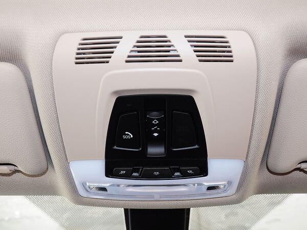 华晨宝马  328Li 前排车顶中央特写