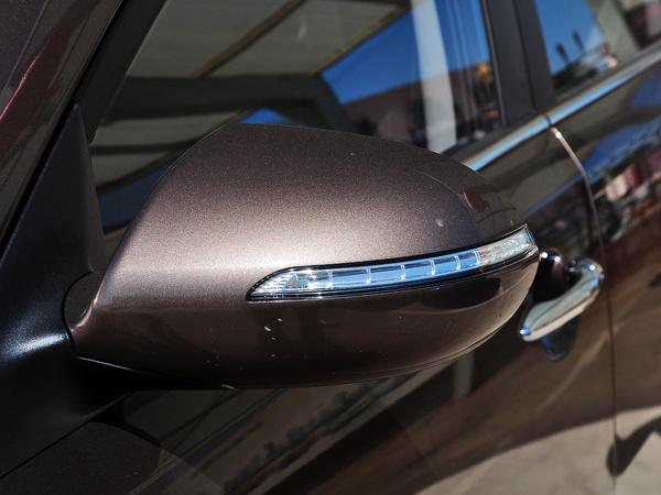 东风悦达起亚  2.0L 自动 反光镜外侧正视