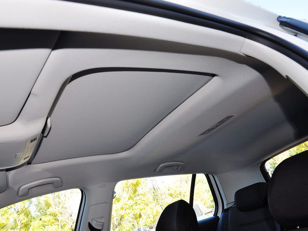 一汽-大众  1.4TSI 自动 第二排车顶上方