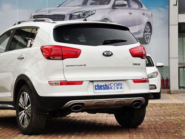 东风悦达起亚  2.0L 自动 车辆尾部特写