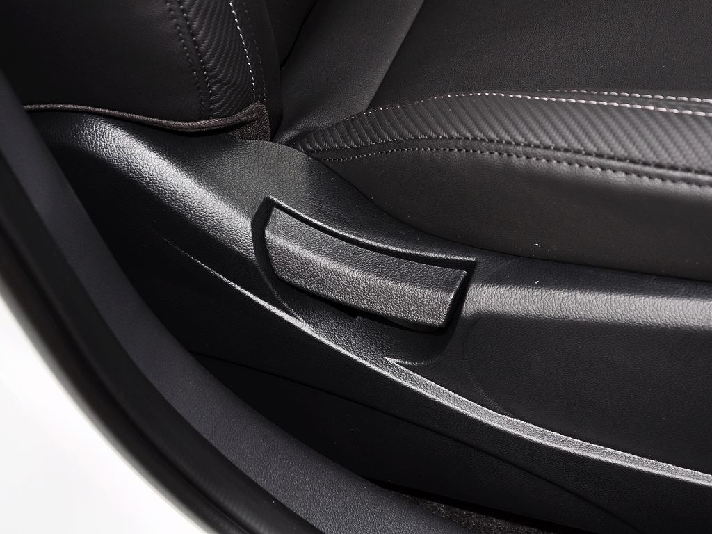 东风悦达起亚  2.0L 自动 副驾驶席坐垫侧面特写