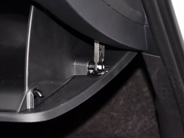 东风悦达起亚  2.0L 自动 手套箱细节特写