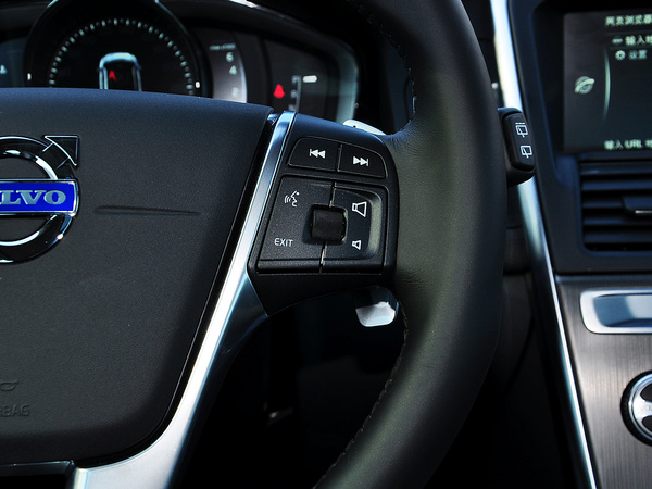 沃尔沃亚太  2.0T 方向盘右侧