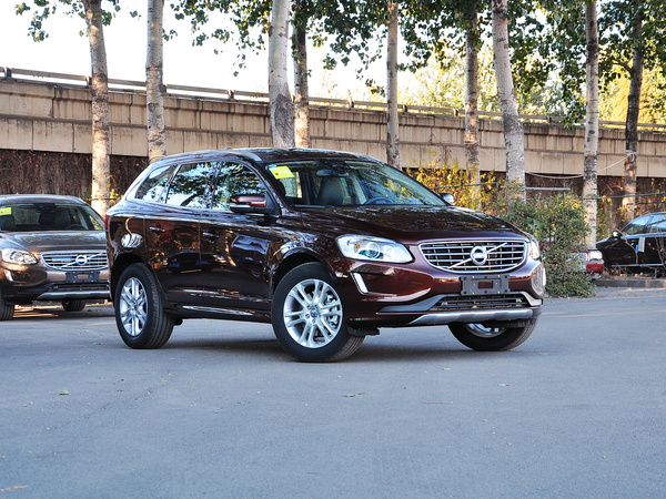 沃尔沃亚太  2.0T 车辆右侧45度角