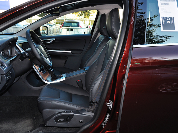 沃尔沃亚太  2.0T 驾驶席座椅正视图