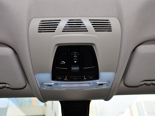 宝马(进口)  xDrive35i 前排车顶中央特写