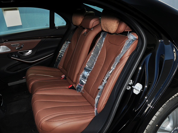 奔驰(进口)  S 400 L 第二排座椅45度视角