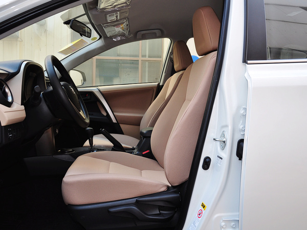一汽丰田  2.0L CVT 驾驶席座椅正视图