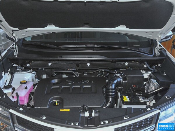 一汽丰田  2.0L CVT 发动机局部特写