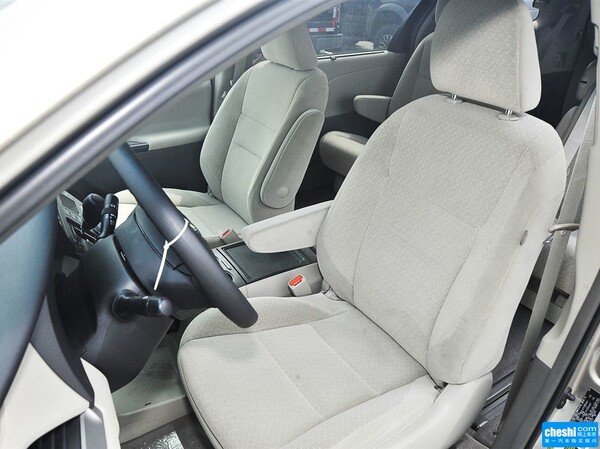 丰田(进口)  3.5L 自动 驾驶席座椅正视图
