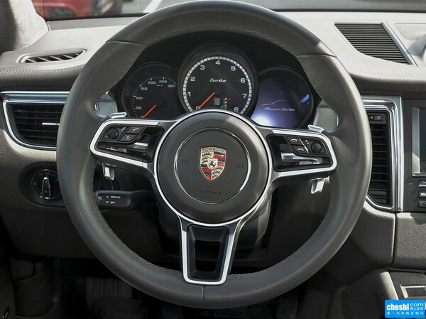 保时捷 Macan Turbo 方向盘
