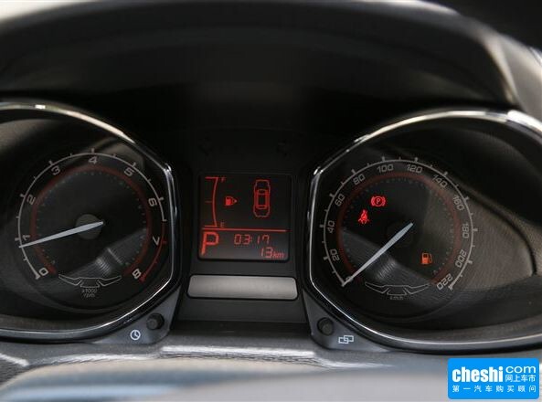 奇瑞汽车  1.5L 自动 方向盘后方仪表盘