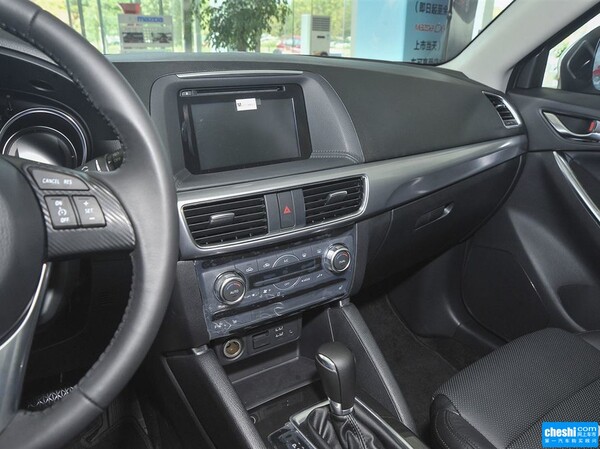 长安马自达  2.0L 自动 中控台左侧