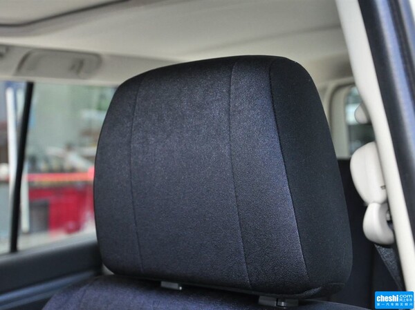三菱(进口)  3.0L 自动 驾驶席座椅头枕特写