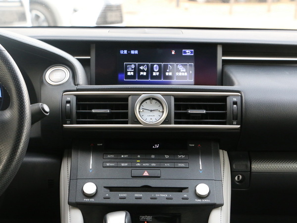 雷克萨斯 200t F 中控台