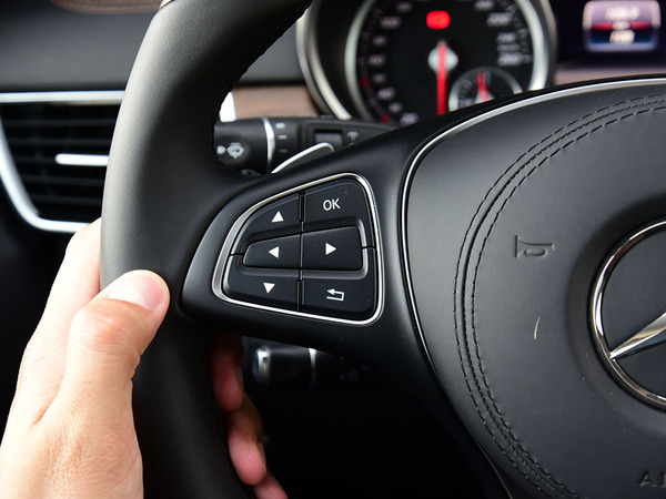 奔驰(进口)  GLS 400 方向盘左侧