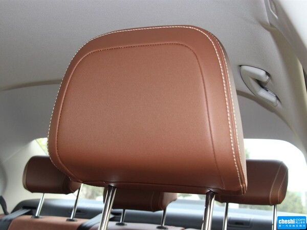 一汽-大众  1.6L 驾驶席座椅头枕特写