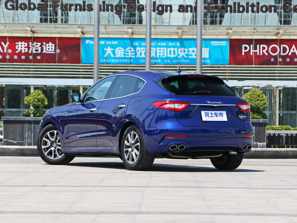 玛莎拉蒂  3.0T 左后正45度