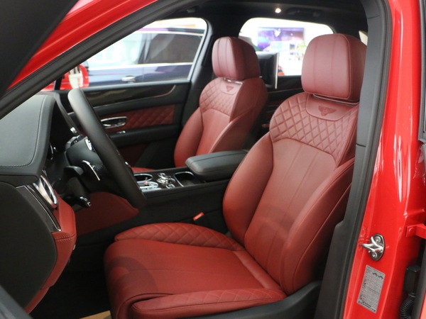 宾利  6.0T 前排座椅