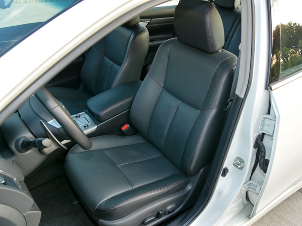 东风日产  2.5L 前排座椅