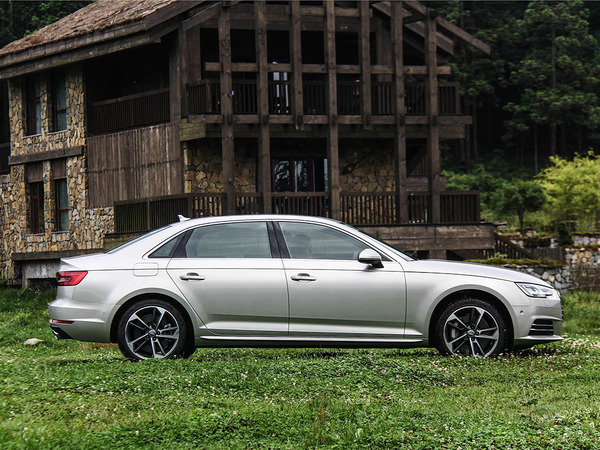 一汽奥迪  45 正右侧