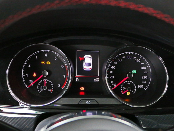 上汽大众 2.0T 仪表盘