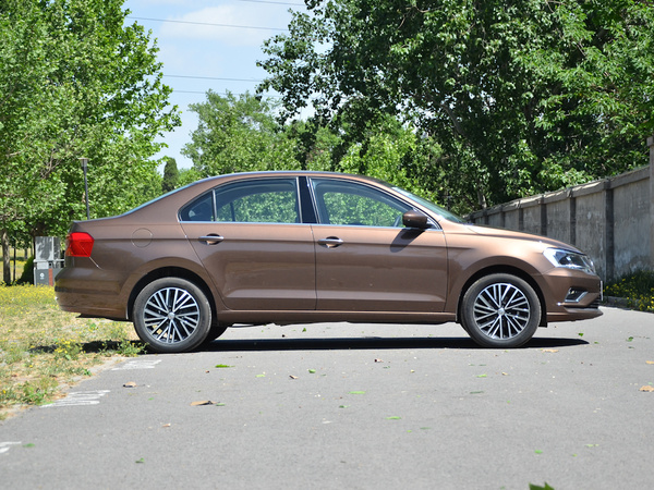 一汽-大众  1.5L 正右侧