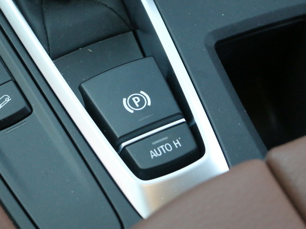 宝马(进口)  xDrive35i 手刹/驻车按键