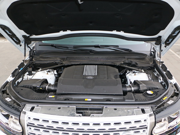 路虎  3.0 V6 SC 发动机舱