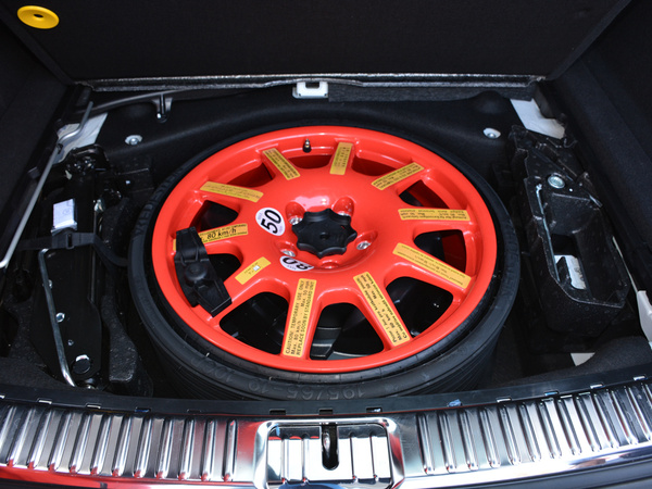 保时捷  Cayenne 备胎整体