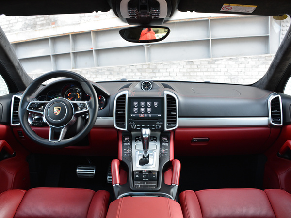 保时捷  Cayenne 大中控全景