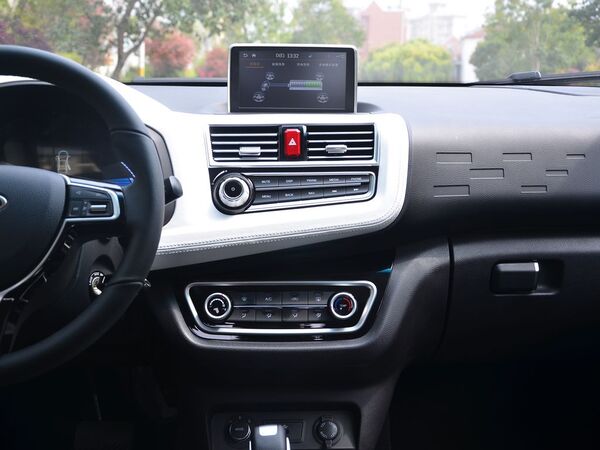 江淮汽车  iEV6E 中控台