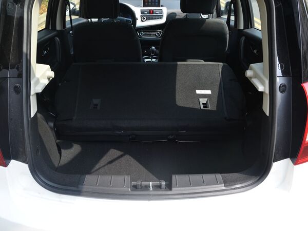 江淮汽车  iEV6E 后备箱