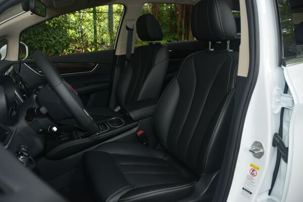 比亚迪  1.5T 前排座椅