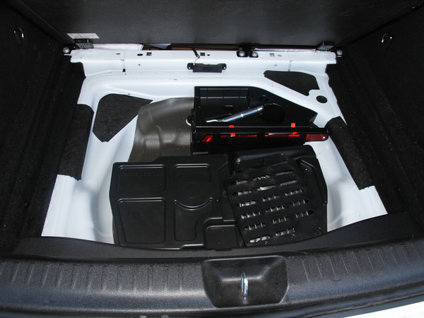 北京奔驰  GLA 260 4MATIC 备胎整体