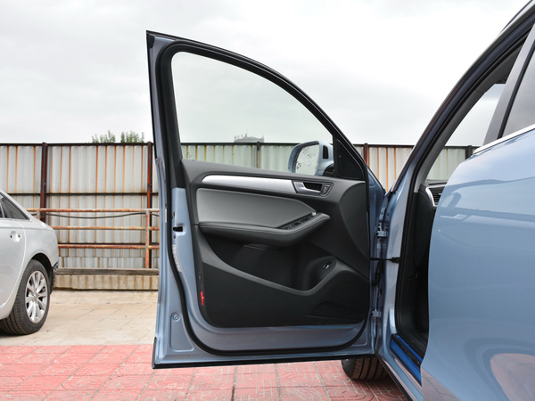 一汽奥迪  Plus 40 TFSI 左前门板