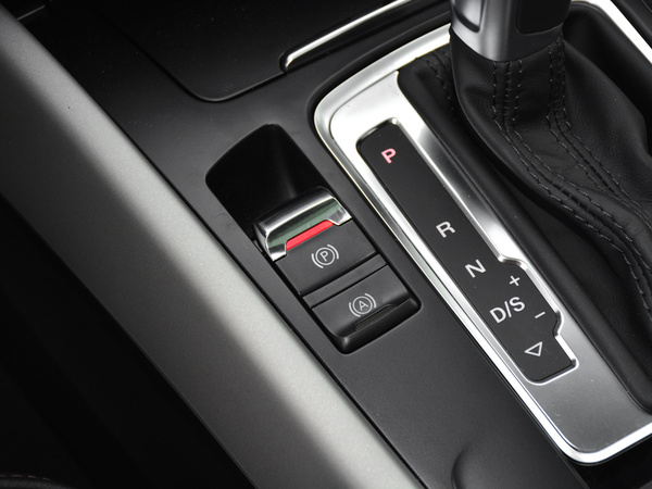 一汽奥迪  Plus 40 TFSI 手刹/驻车按键