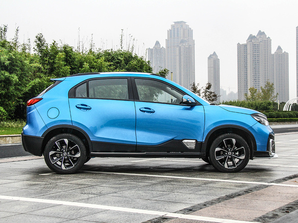 东风风神  1.4T 正右侧