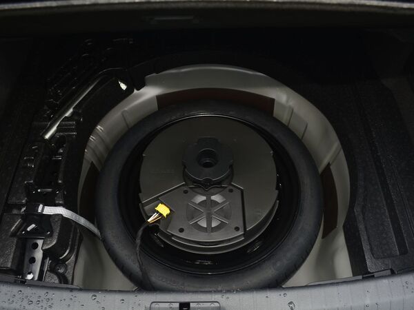 一汽-大众  380TSI DSG 备胎整体