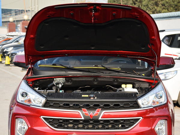 上汽通用五菱  1.5T 发动机舱