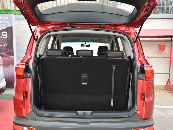 上汽通用五菱  1.5T 后备箱