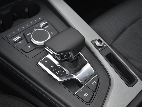 一汽奥迪  30周年年型 40 TFSI 换挡杆