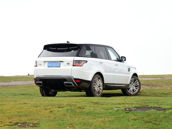 路虎   右后正45度