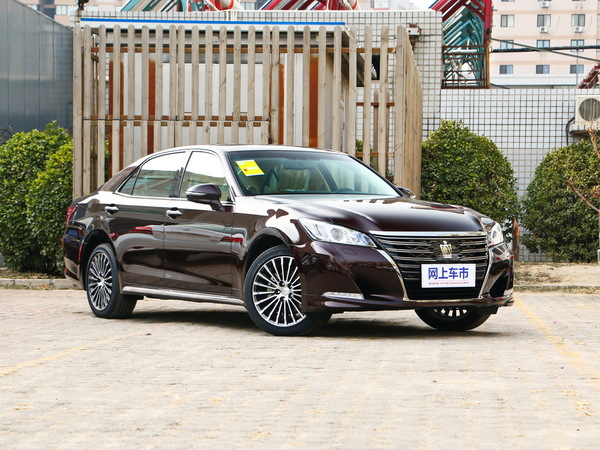 一汽丰田  2.0T 右前正45度